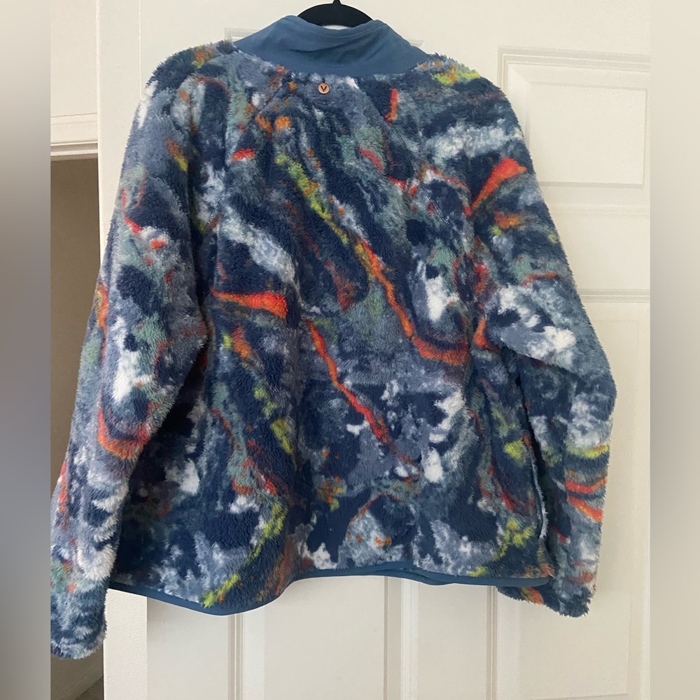 LIVI multicolor fuzzy pullover - Picture 2 of 2